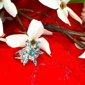 Blue Rhinestone Flower Ring Sz 6 NWOT
